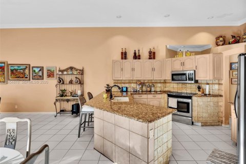 Купить виллу или дом в Уэстон, Флорида 5 спален, 242.01м2, № 2009625 - фото 20