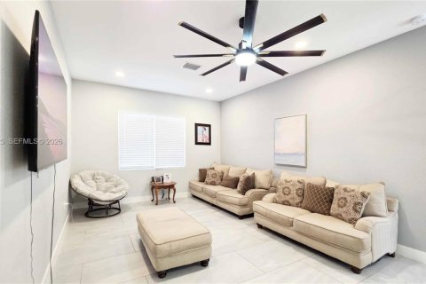 Casa en venta en Clewiston, Florida, 3 dormitorios, 204.38 m2 № 2027344 - foto 13