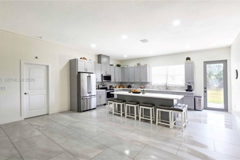 Casa en venta en Clewiston, Florida, 3 dormitorios, 204.38 m2 № 2027344 - foto 17