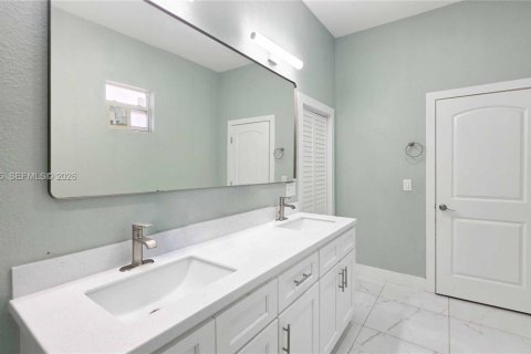 Casa en venta en Clewiston, Florida, 3 dormitorios, 204.38 m2 № 2027344 - foto 27