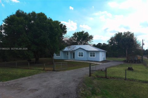 Casa en venta en Clewiston, Florida, 3 dormitorios, 204.38 m2 № 2027344 - foto 11