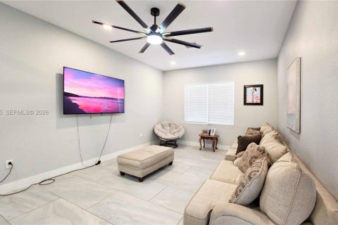 Casa en venta en Clewiston, Florida, 3 dormitorios, 204.38 m2 № 2027344 - foto 14