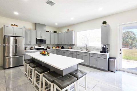 Casa en venta en Clewiston, Florida, 3 dormitorios, 204.38 m2 № 2027344 - foto 16