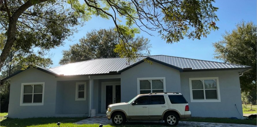 Casa en Clewiston, Florida 3 dormitorios, 204.38 m2 № 2027344