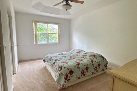 Touwnhouse à vendre à Miami, Floride: 3 chambres, 155.15 m2 № 1945401 - photo 19