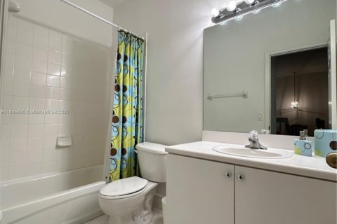 Touwnhouse à vendre à Miami, Floride: 3 chambres, 155.15 m2 № 1945401 - photo 17