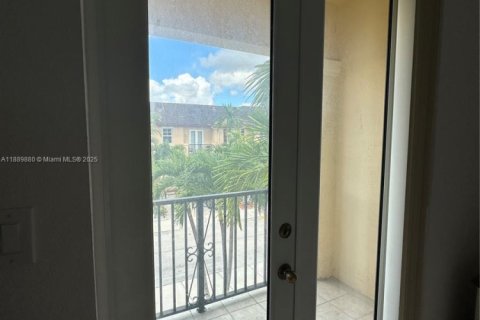 Touwnhouse à vendre à Miami, Floride: 3 chambres, 155.15 m2 № 1945401 - photo 14