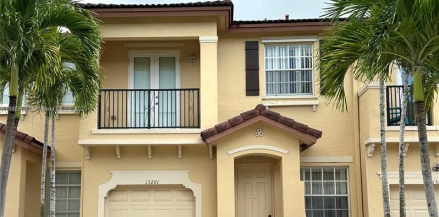 Touwnhouse à Miami, Floride 3 chambres, 155.15 m2 № 1945401