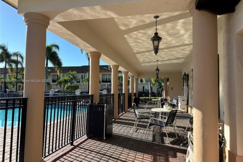Touwnhouse à vendre à Miami, Floride: 3 chambres, 155.15 m2 № 1945401 - photo 27