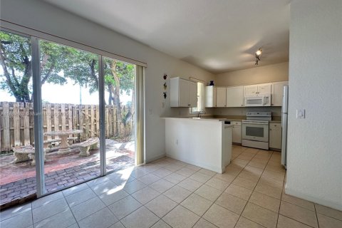 Touwnhouse à vendre à Miami, Floride: 3 chambres, 155.15 m2 № 1945401 - photo 8