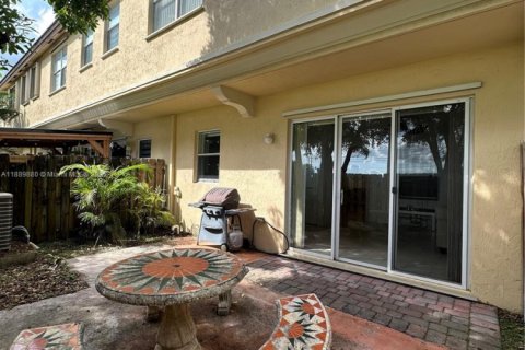 Touwnhouse à vendre à Miami, Floride: 3 chambres, 155.15 m2 № 1945401 - photo 12
