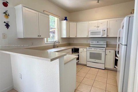 Touwnhouse à vendre à Miami, Floride: 3 chambres, 155.15 m2 № 1945401 - photo 6