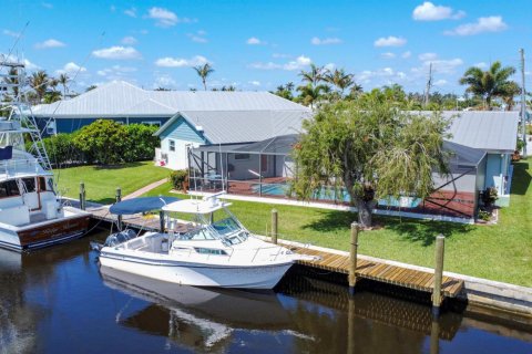 House in Palm City, Florida 3 bedrooms, 183.85 sq.m. № 2158532 - photo 5