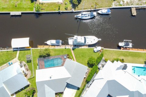 House in Palm City, Florida 3 bedrooms, 183.85 sq.m. № 2158532 - photo 6