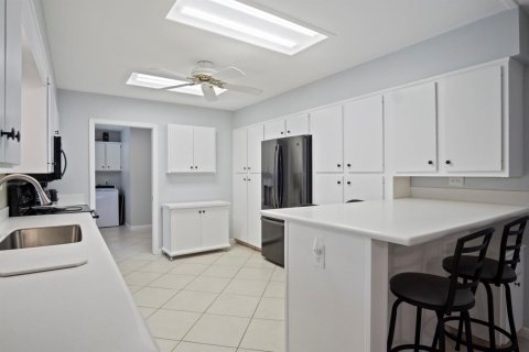 House in Palm City, Florida 3 bedrooms, 183.85 sq.m. № 2158532 - photo 19