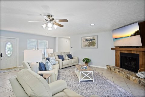 House in Palm City, Florida 3 bedrooms, 183.85 sq.m. № 2158532 - photo 15