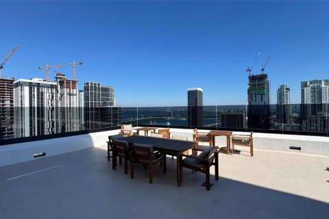 Condo in Miami, Florida, 1 bedroom  № 2245429 - photo 24