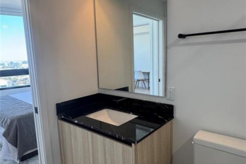 Condo in Miami, Florida, 1 bedroom  № 2245429 - photo 14