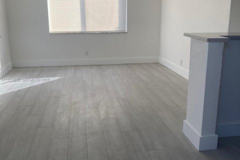 Снять в аренду кондоминиум в Помпано-Бич, Флорида 2 спальни, 63.45м2, № 1996330 - фото 7