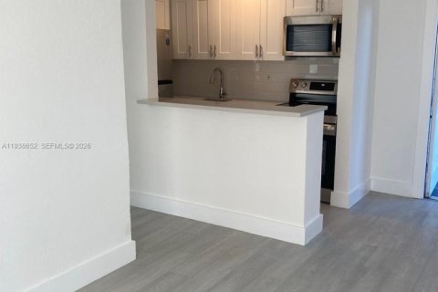 Снять в аренду кондоминиум в Помпано-Бич, Флорида 2 спальни, 63.45м2, № 1996330 - фото 5
