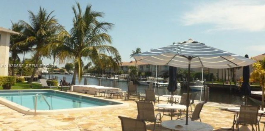 Кондоминиум с 2 спальнями в Помпано-Бич, Флорида № 1996330