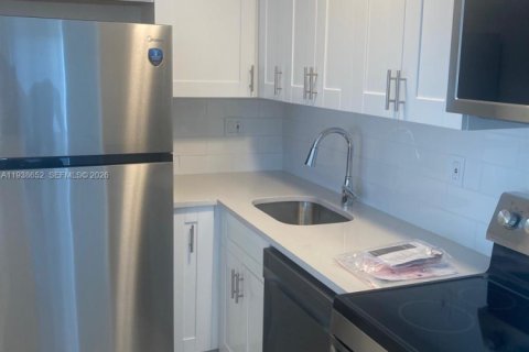 Снять в аренду кондоминиум в Помпано-Бич, Флорида 2 спальни, 63.45м2, № 1996330 - фото 3