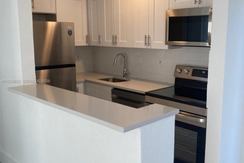 Снять в аренду кондоминиум в Помпано-Бич, Флорида 2 спальни, 63.45м2, № 1996330 - фото 4