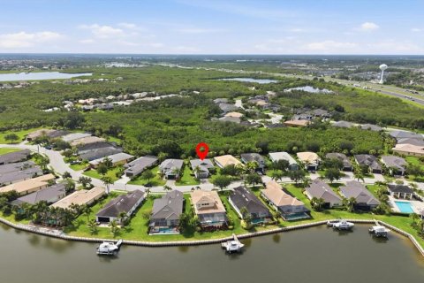 House in Bradenton, Florida 2 bedrooms, 162.86 sq.m. № 2200449 - photo 2