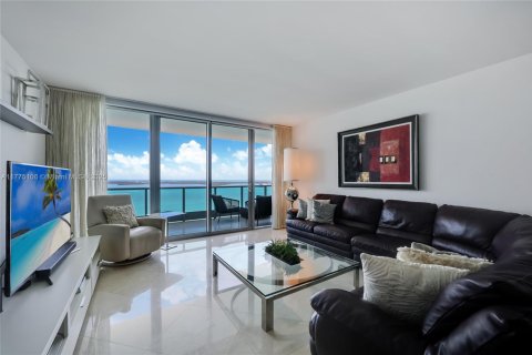 Condo in Miami, Florida, 3 bedrooms  № 1868527 - photo 2