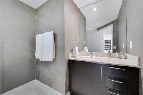 Condo in Miami, Florida, 3 bedrooms  № 1868527 - photo 12