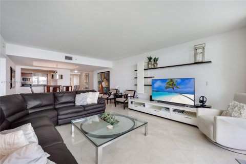 Condo in Miami, Florida, 3 bedrooms  № 1868527 - photo 4