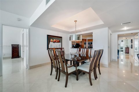 Condo in Miami, Florida, 3 bedrooms  № 1868527 - photo 6