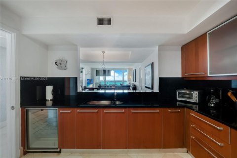 Condo in Miami, Florida, 3 bedrooms  № 1868527 - photo 9