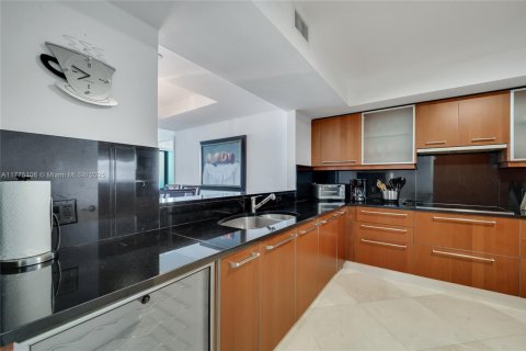 Condo in Miami, Florida, 3 bedrooms  № 1868527 - photo 7