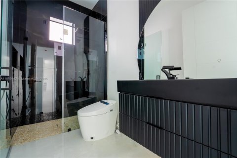 House in Miami, Florida 4 bedrooms № 1924563 - photo 29