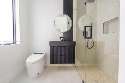 House in Miami, Florida 4 bedrooms № 1924563 - photo 24
