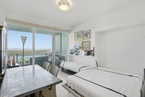 Купить кондоминиум в Бэл-Харбор, Флорида 3 спальни, 305.56м2, № 1949719 - фото 24