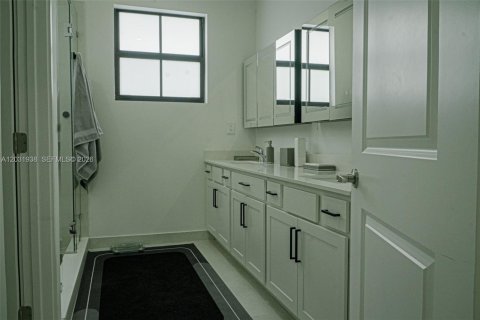 Villa ou maison à vendre à Miami, Floride: 5 chambres, 255.57 m2 № 2146499 - photo 20