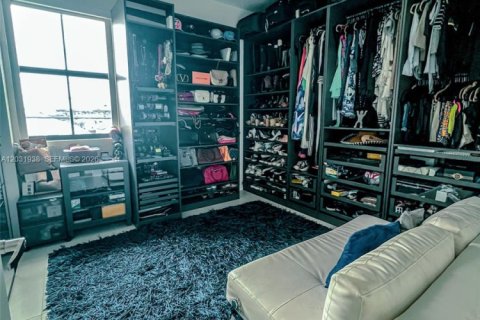 Villa ou maison à vendre à Miami, Floride: 5 chambres, 255.57 m2 № 2146499 - photo 21