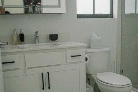 Villa ou maison à vendre à Miami, Floride: 5 chambres, 255.57 m2 № 2146499 - photo 27
