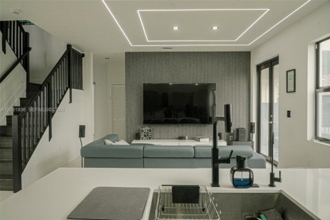 Villa ou maison à vendre à Miami, Floride: 5 chambres, 255.57 m2 № 2146499 - photo 14