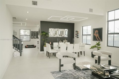 Villa ou maison à vendre à Miami, Floride: 5 chambres, 255.57 m2 № 2146499 - photo 9