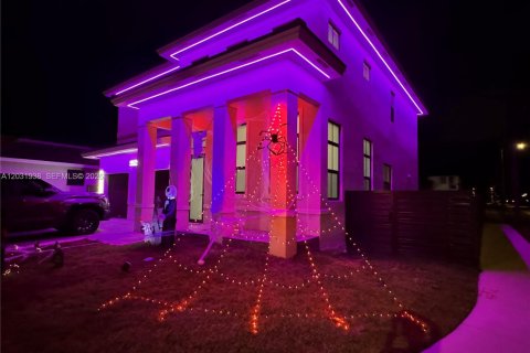 Villa ou maison à vendre à Miami, Floride: 5 chambres, 255.57 m2 № 2146499 - photo 4