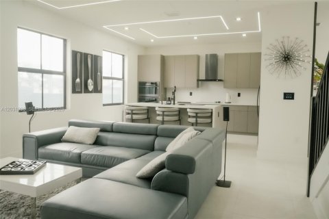 Villa ou maison à vendre à Miami, Floride: 5 chambres, 255.57 m2 № 2146499 - photo 12