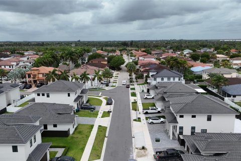 Villa ou maison à vendre à Miami, Floride: 5 chambres, 255.57 m2 № 2146499 - photo 6