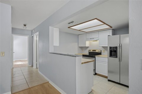 Condo in Gainesville, Florida, 2 bedrooms № 2115844 - photo 11
