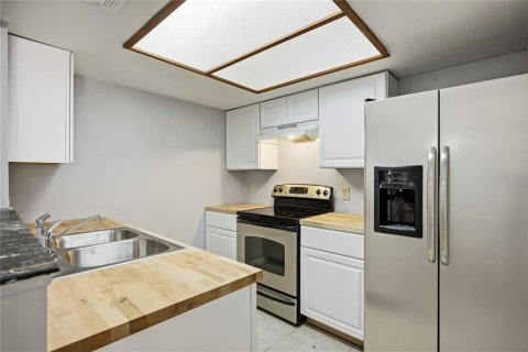 Condo in Gainesville, Florida, 2 bedrooms № 2115844 - photo 12