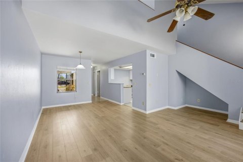 Condo in Gainesville, Florida, 2 bedrooms № 2115844 - photo 7