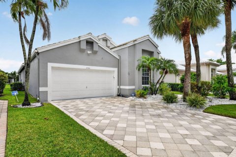Villa ou maison à vendre à Boynton Beach, Floride: 3 chambres, 222.13 m2 № 2078239 - photo 2