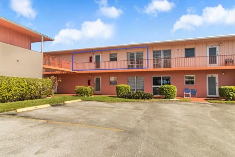 Condo in West Palm Beach, Florida, 2 bedrooms  № 2082187 - photo 2